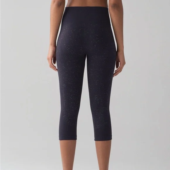 Lululemon Free To Flow Seamless High-Rise Crop 17” size 8 in Midnight Navy - Picture 3 of 8